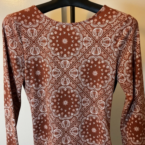 18. Neon Soul Brown Paisley Long Sleeve Open Back Bodysuit Size XL - Picture 2 of 6
